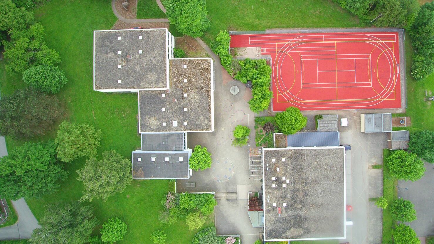 Impressionen1 - Luftaufnahme des Schulgebäudes