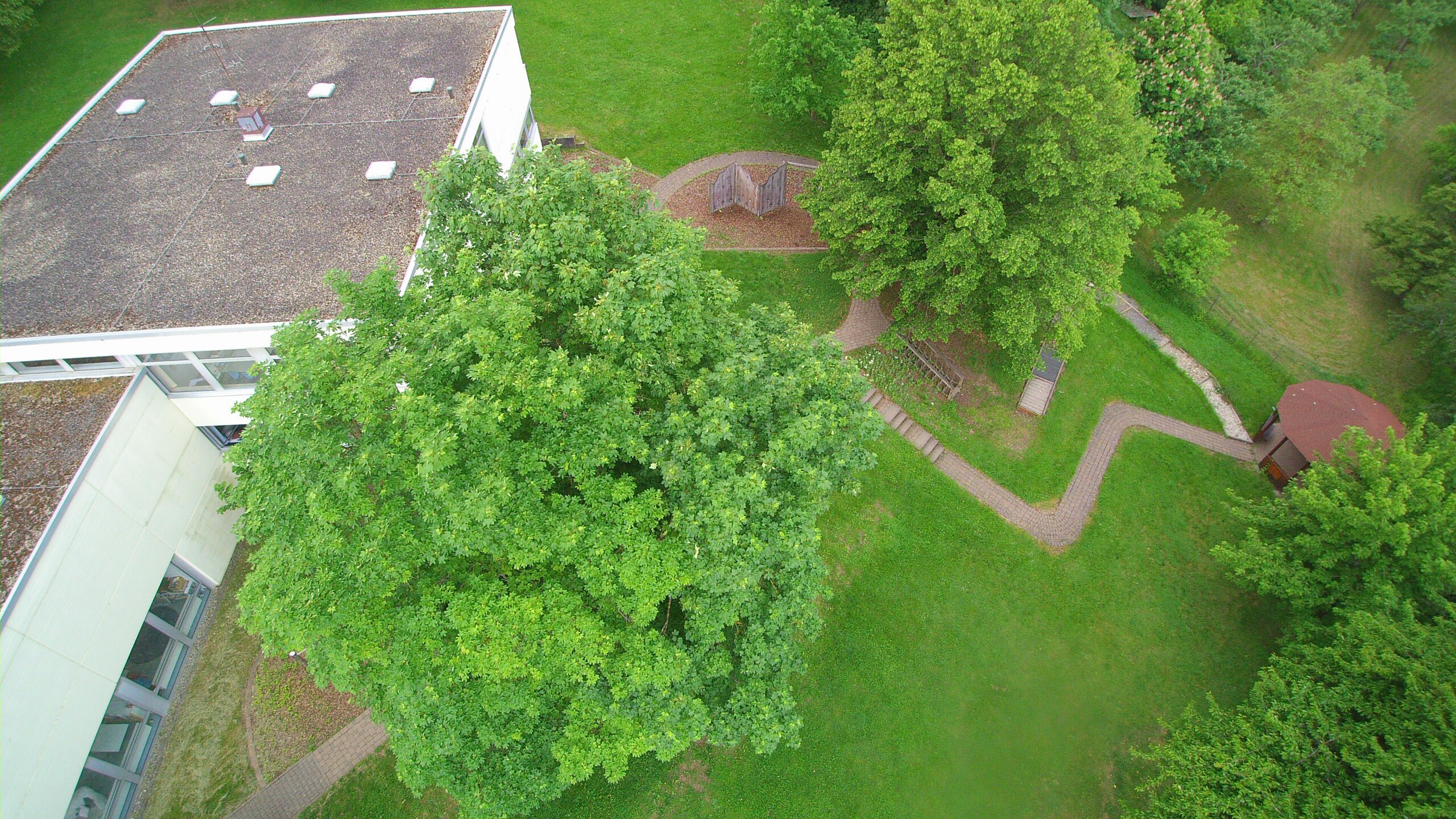 Impressionen2 - Luftaufnahme des Schulgebäudes